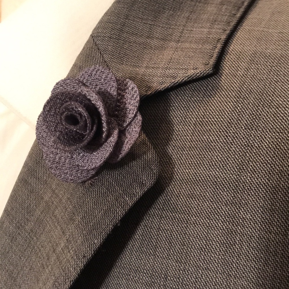 Gray Flower Pin - Picture 2 of 6